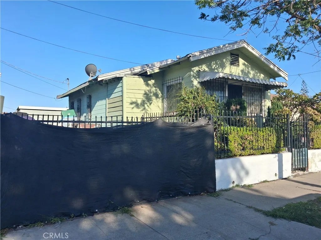 11720 S San Pedro