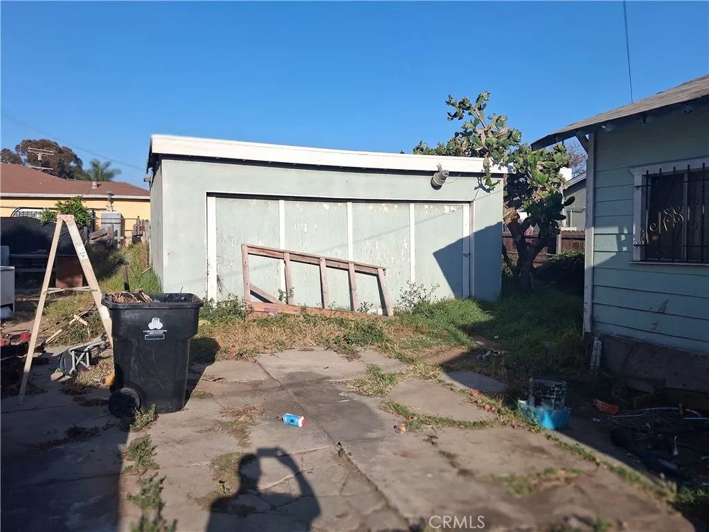 11720 S San Pedro