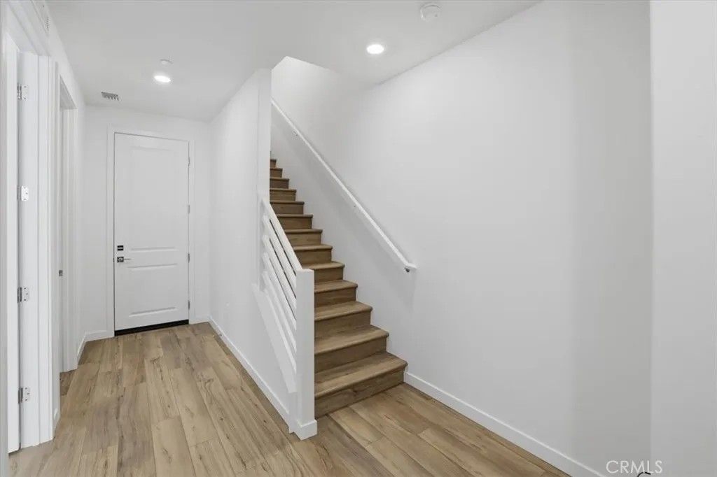 Photo of 27323 Seven Oaks Lane, Valencia, CA 91381 (MLS # IV25278788)