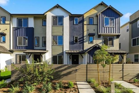 Photo of 27323 Seven Oaks Lane, Valencia, CA 91381 (MLS # IV25278788)