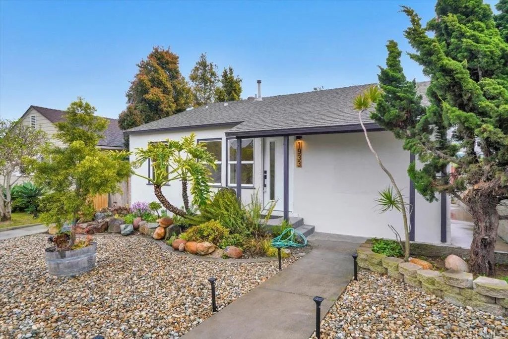 1933 Chatsworth Boulevard