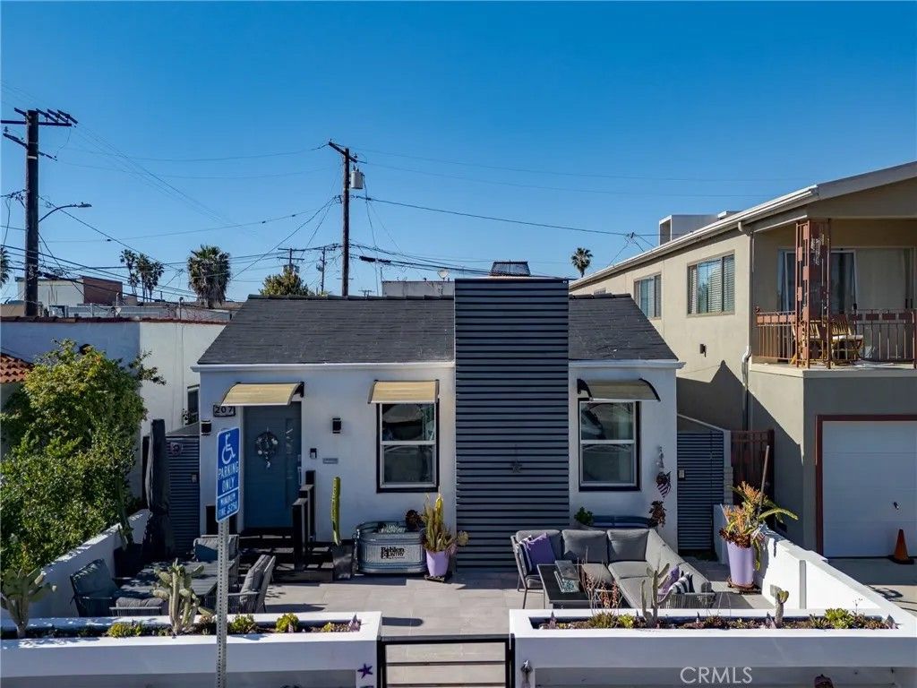 Photo of 207 Santa Ana Ave, Long Beach, CA 90803 (MLS # OC26034956)