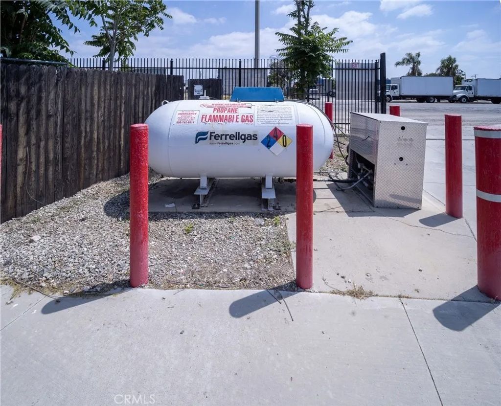 Photo of 26068 5th ST, San Bernardino, CA 92410 (MLS # CV26091854)