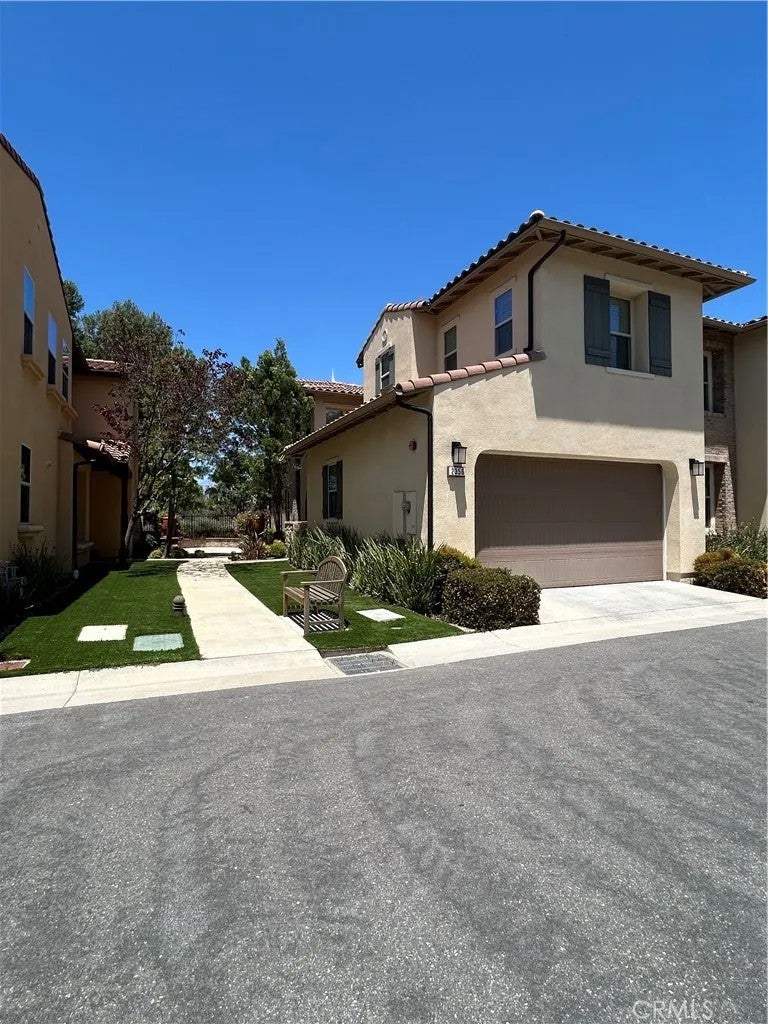 2356 Crystal Pointe