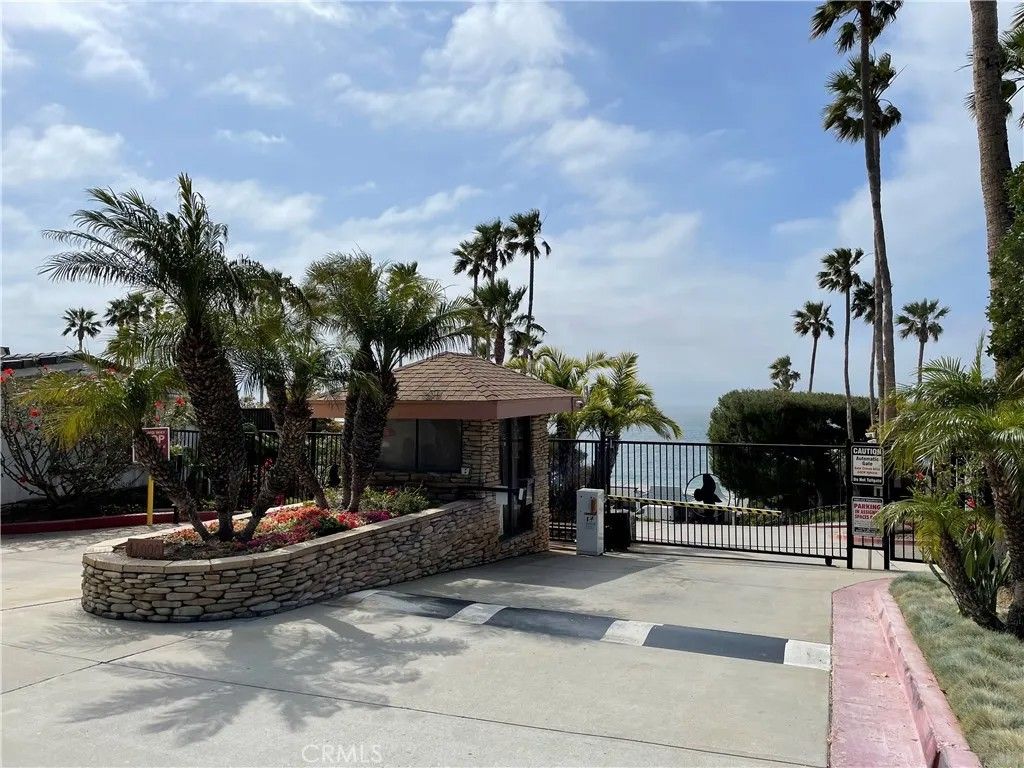 Photo of 11846 Ebbtide Ln, Malibu, CA 90265 (MLS # SR25251246)