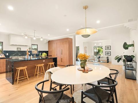 11911 Hartsook Valley Village CA 91607