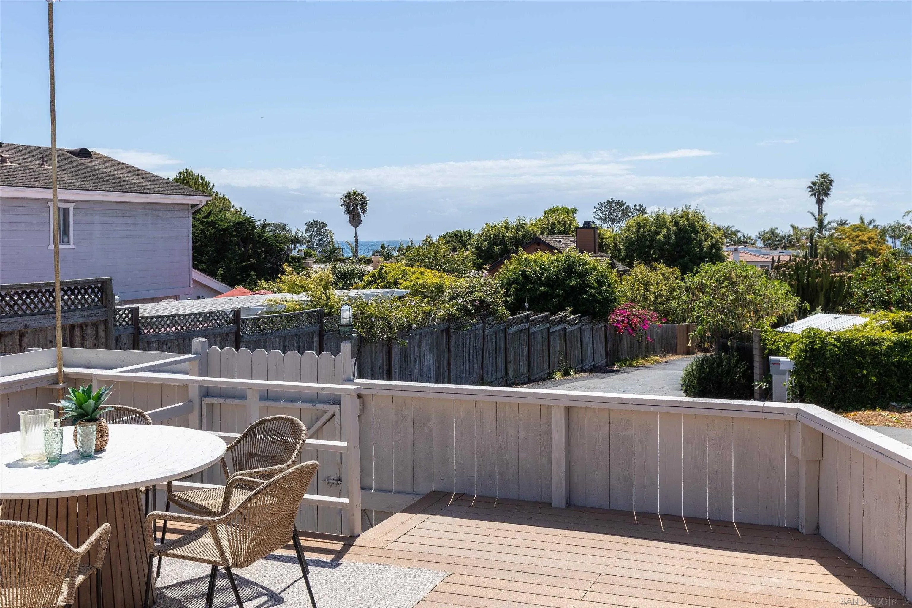 387 1/2 Ocean View Avenue