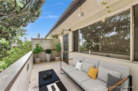 Photo of 305 Raymondale Drive #L, South Pasadena, CA 91030 (MLS # AR26040254)