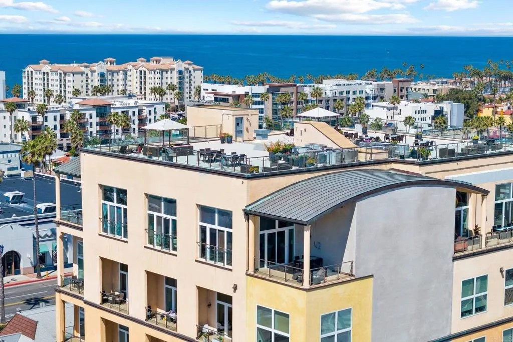 550 Seagaze Drive 29