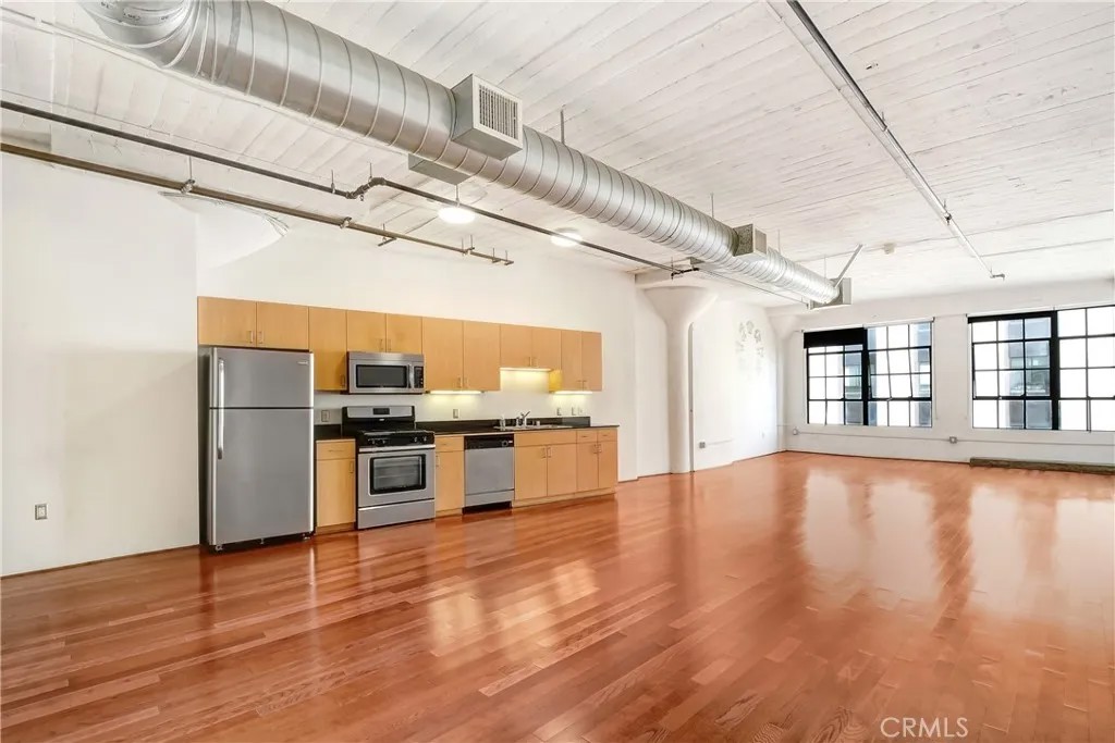 200 N San Fernando