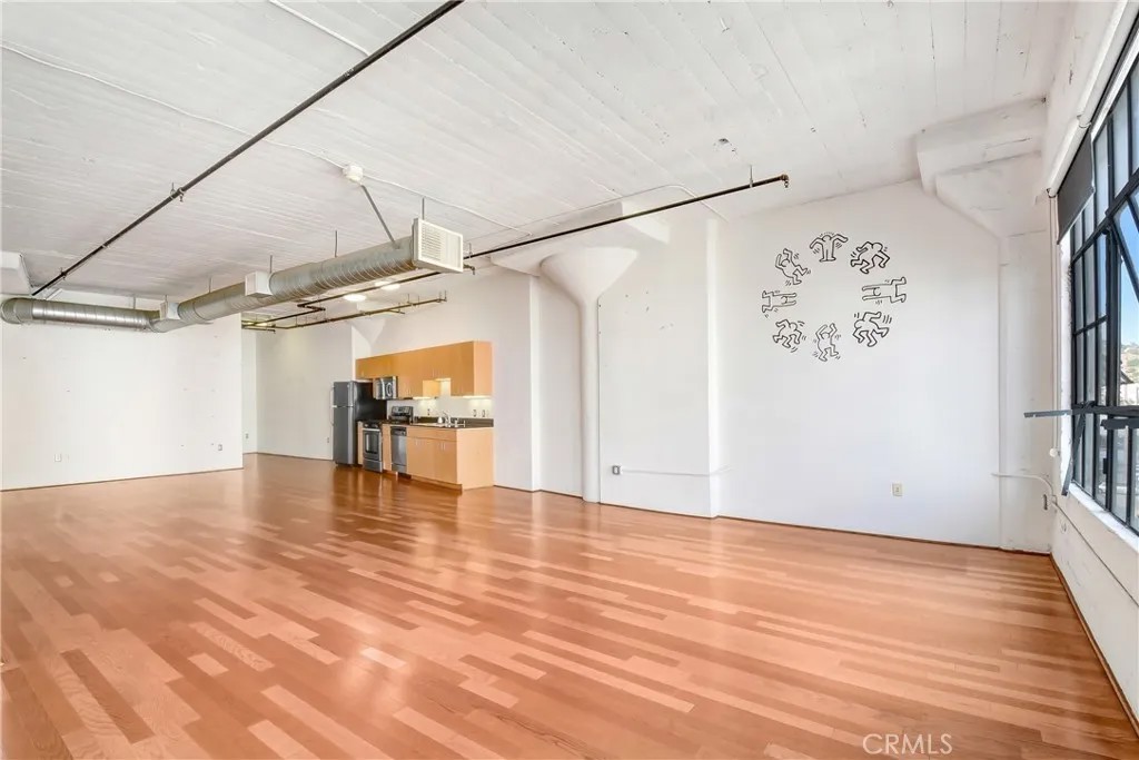 200 N San Fernando