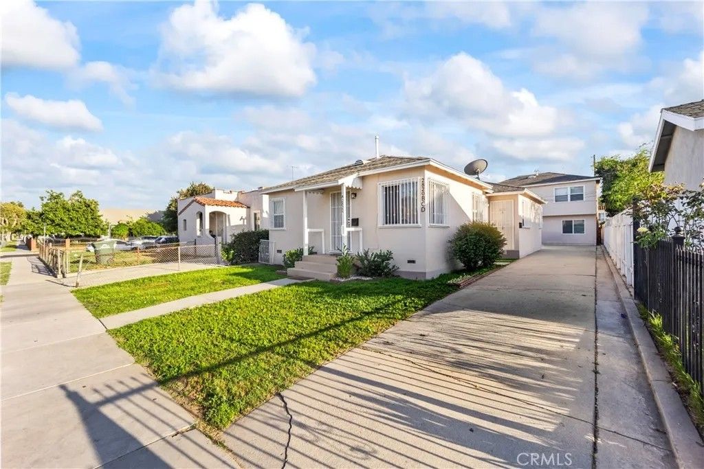 Photo of 2820 Liberty Blvd, South Gate, CA 90280 (MLS # DW26078018)