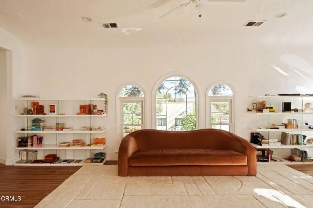 Photo of 5166 Packard Street, Los Angeles, CA 90019 (MLS # P1-24831)