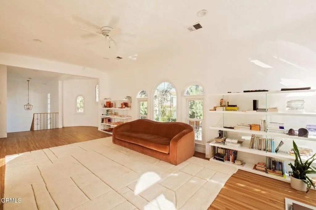 Photo of 5166 Packard Street, Los Angeles, CA 90019 (MLS # P1-24831)