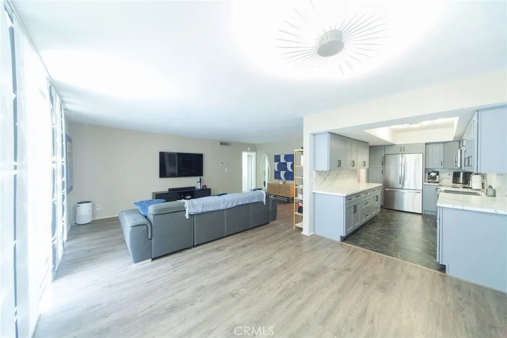 Photo of 7260 Hillside Ave, Los Angeles, CA 90046 (MLS # SR26066217)