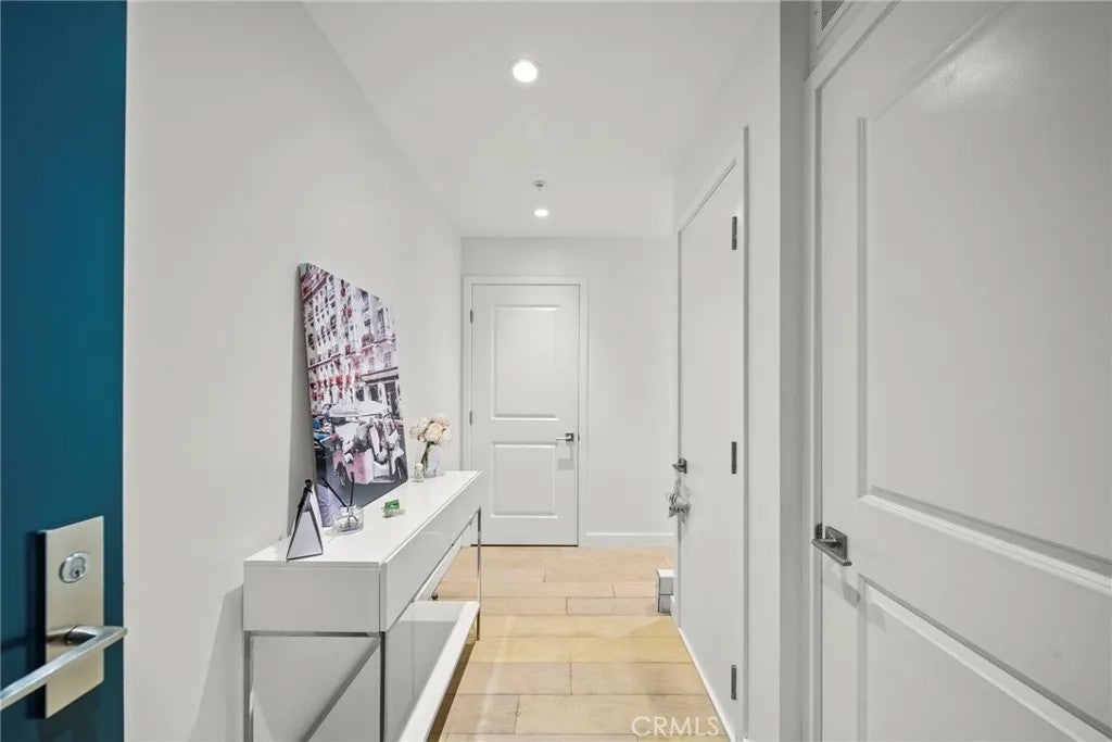 400 S Broadway 828