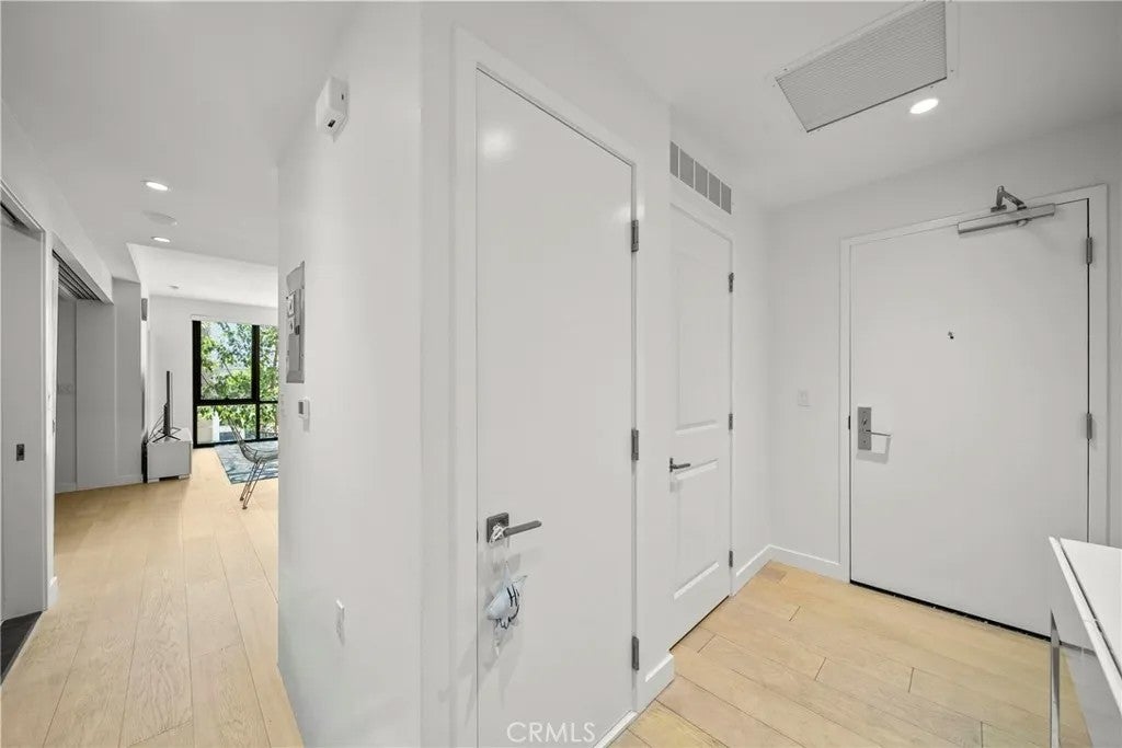 400 S Broadway 828