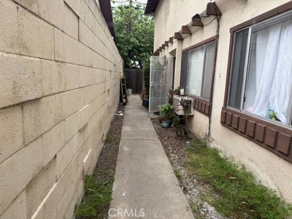 Photo of 290 Spencer Ave, Upland, CA 91786 (MLS # CV26073681)