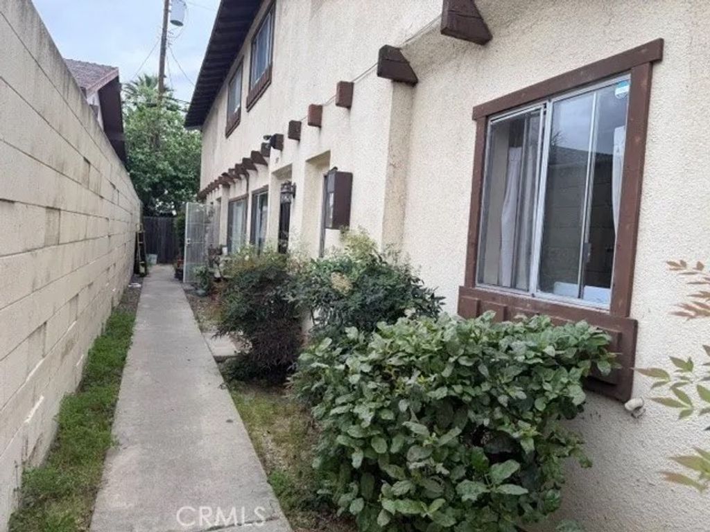 Photo of 290 Spencer Ave, Upland, CA 91786 (MLS # CV26073681)