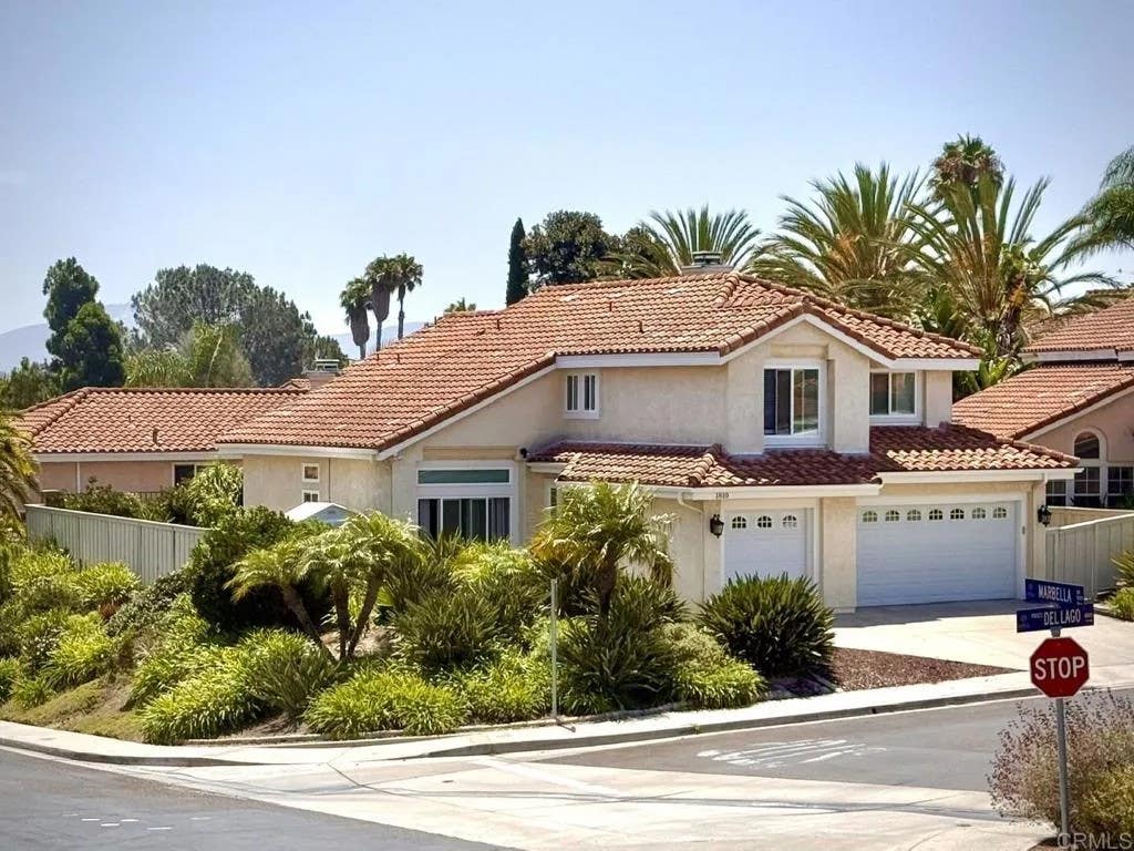 Photo of 1810 Paseo Del Lago Drive, Vista, CA 92081 (MLS # NDP2607000)