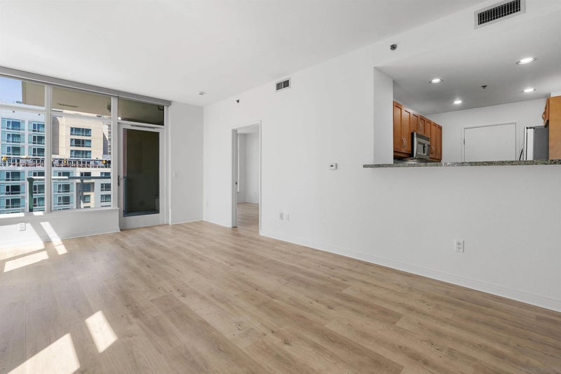 427 9th Ave. 806