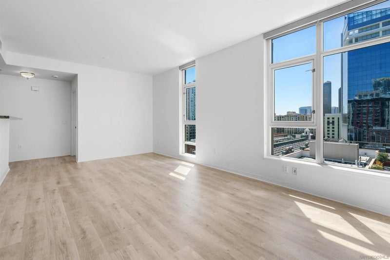 427 9th Ave. 806
