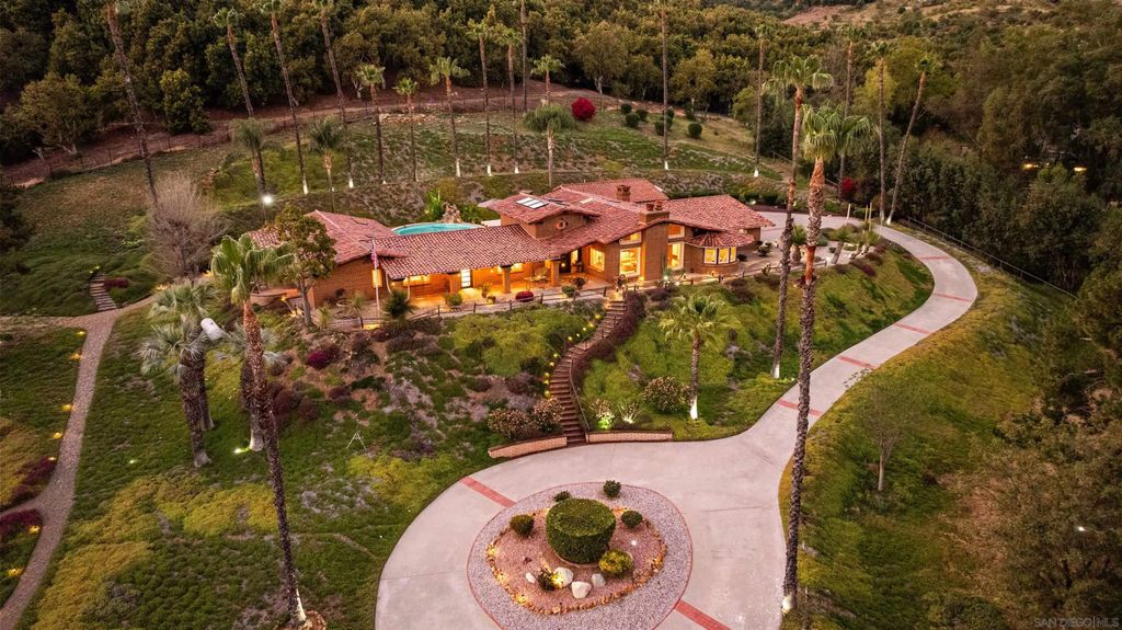 Photo of 1951 Cloverdale Rd, Escondido, CA 92027 (MLS # 260006397)