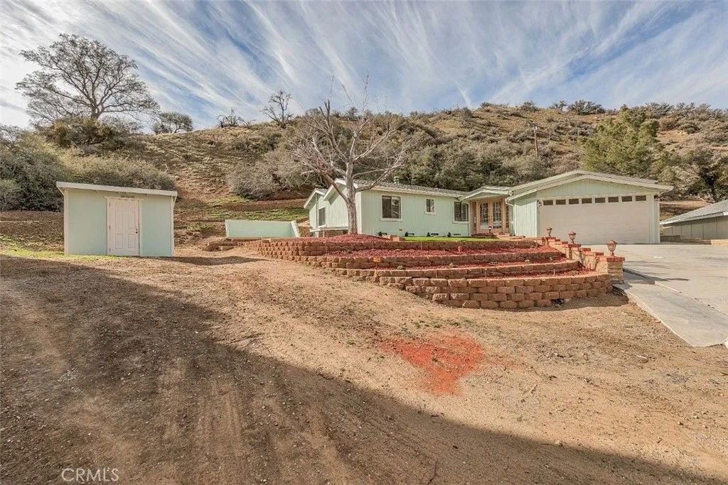 Photo of 921 Starr Court, Lebec, CA 93243 (MLS # SR26043271)
