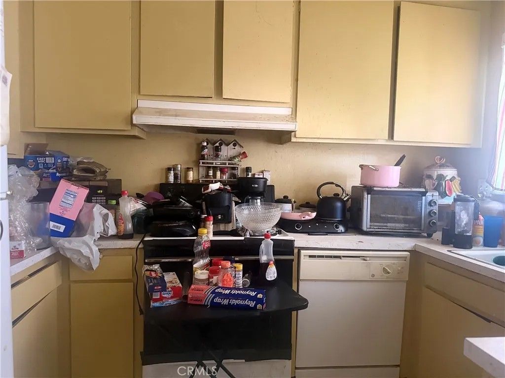 Photo of 5500 Ackerfield Ave #104, Long Beach, CA 90805 (MLS # DW26072725)