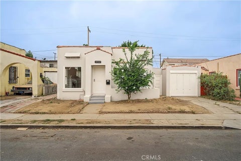 Photo of 1061 N Minerva PARK, Long Beach, CA 90813 (MLS # SR26171110)