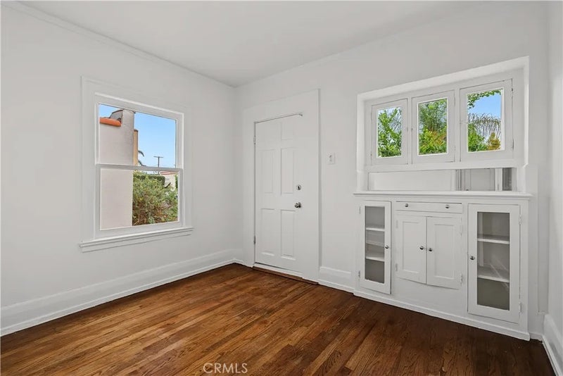 1061 N Minerva