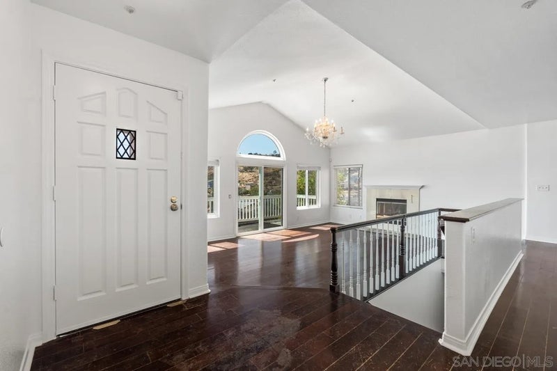 1229 La Mesa