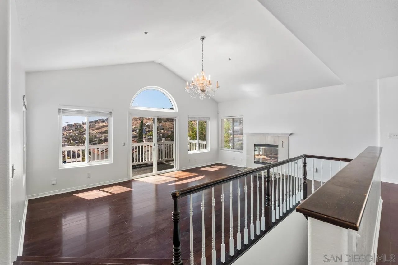1229 La Mesa