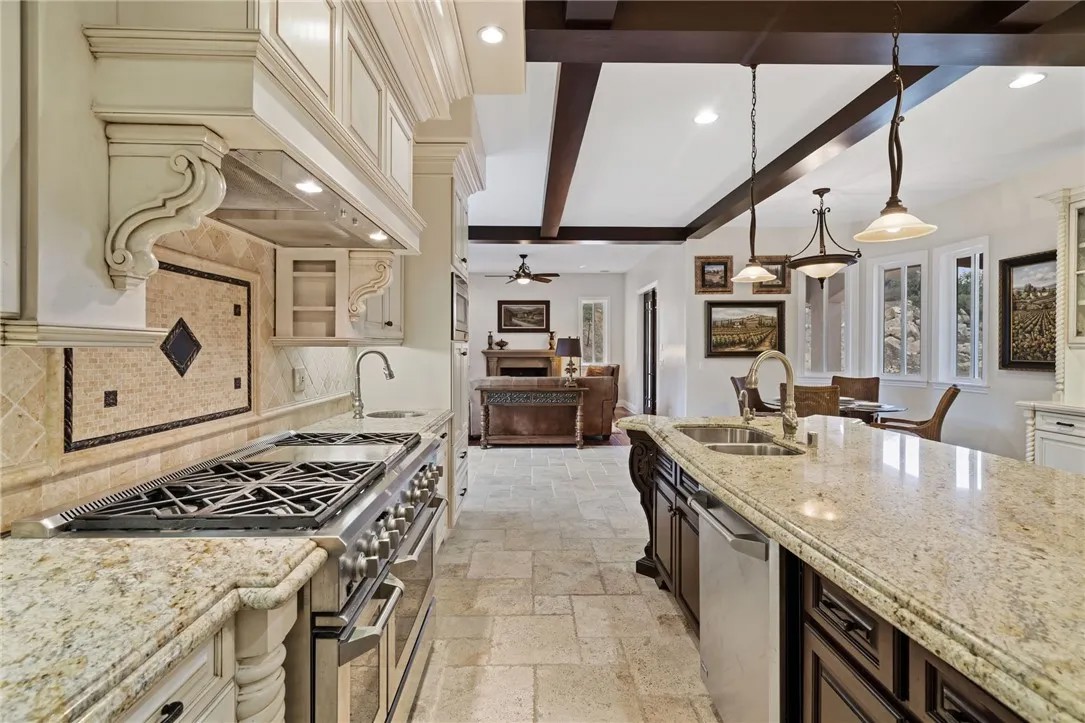 18378 Avenida Bosque