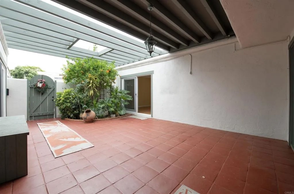 3621 Vista Campana South 16