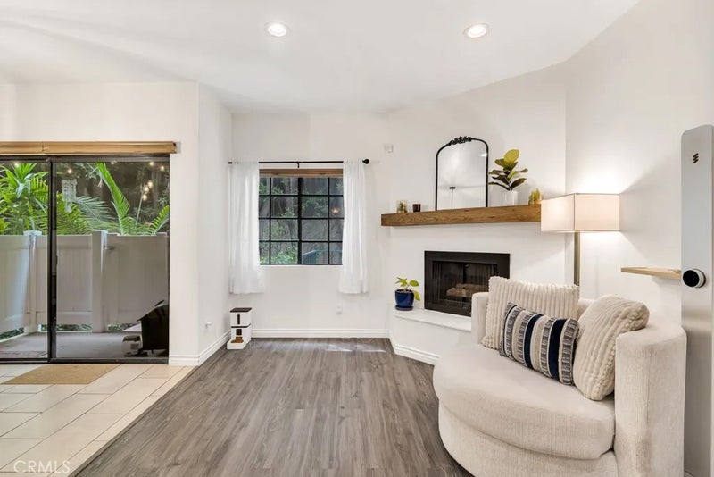 17914 Magnolia Boulevard 121