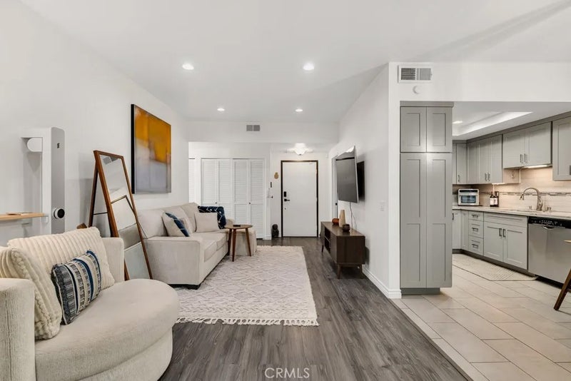 17914 Magnolia Boulevard 121