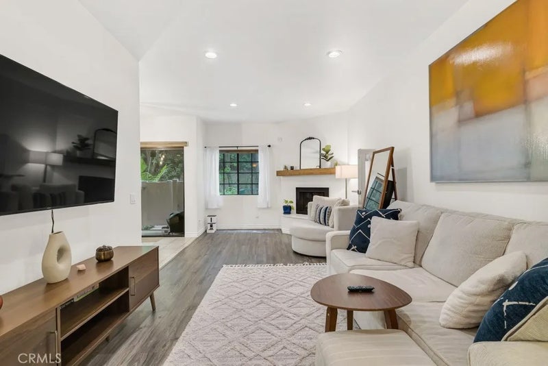 17914 Magnolia Boulevard 121