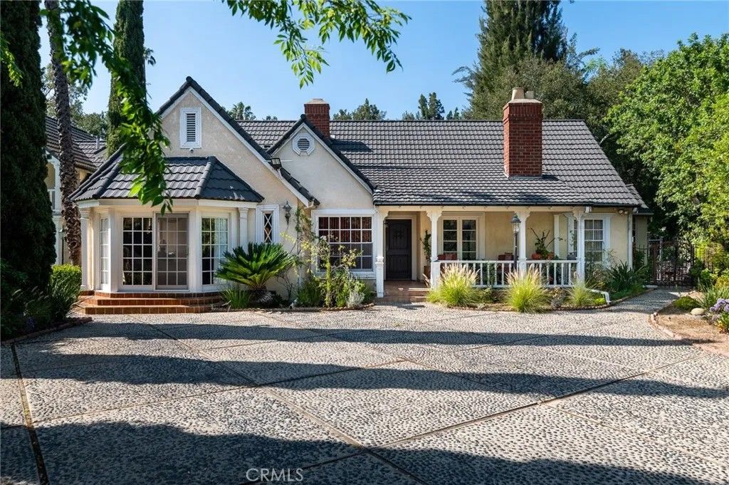 Photo of 1535 Royal Boulevard, Glendale, CA 91207 (MLS # GD26065149)