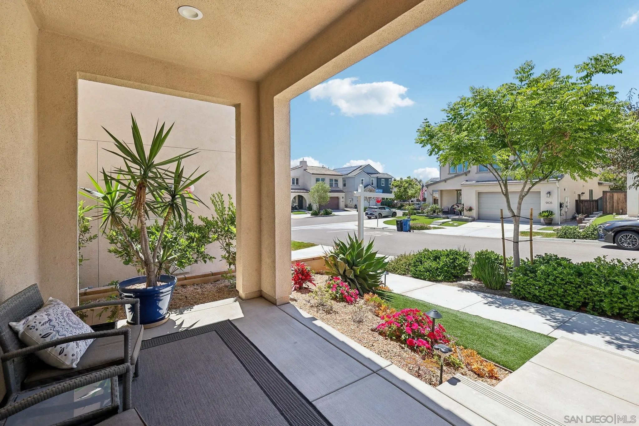 910 Camino Meandro