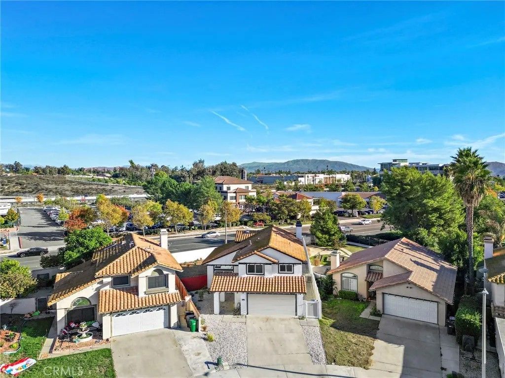 Photo of 40190 Paseo Del Sol, Murrieta, CA 92562 (MLS # OC25270528)