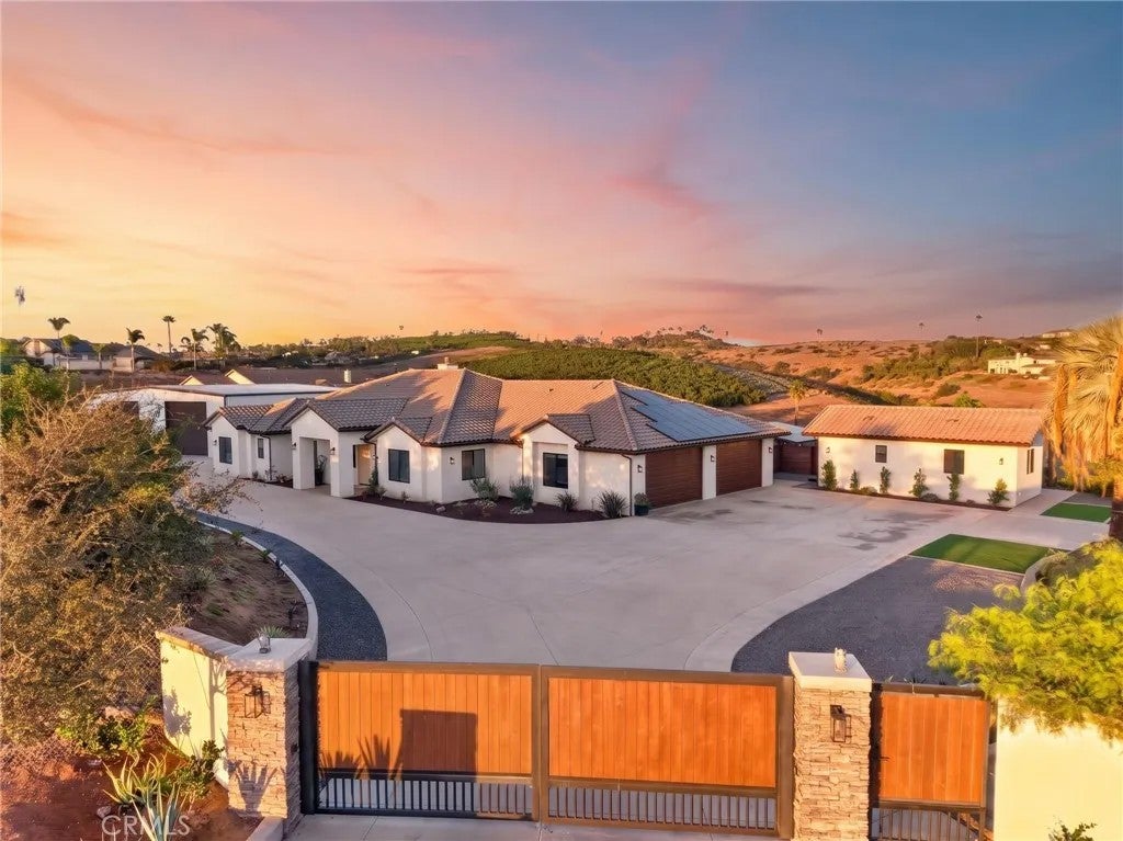 4574 Valle Del Sol