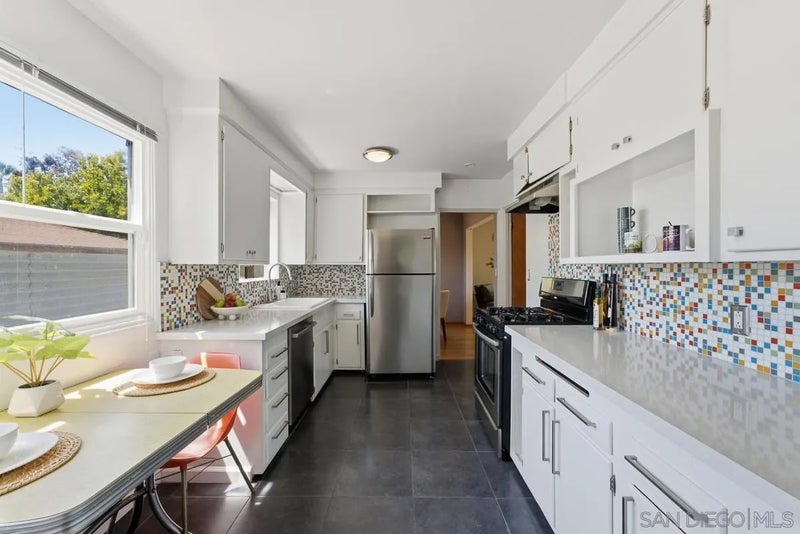 4253 Poplar