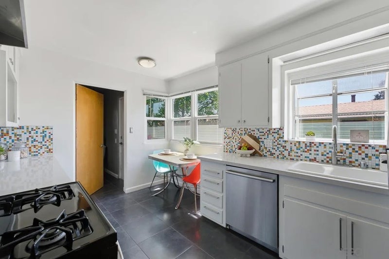 4253 Poplar