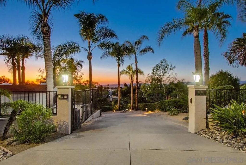 Photo of 1932 Golden Hill, Vista, CA 92084 (MLS # 260002709)