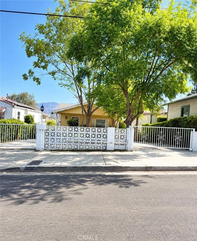 4445 Mont Eagle