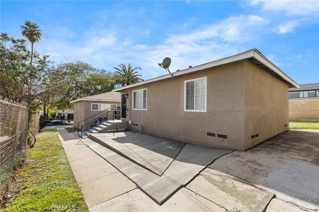 Photo of 5339 Oakland #1/4, Los Angeles, CA 90032 (MLS # SR25267666)