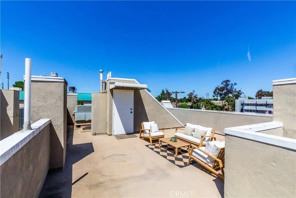 Photo of 10929 Landale St, Toluca Lake, CA 91602 (MLS # CV26090093)