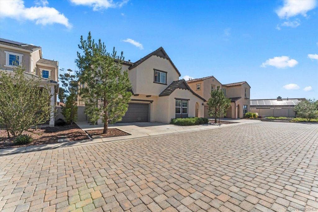 Photo of 675 Grant Ct, Vista, CA 92083 (MLS # 260003316)