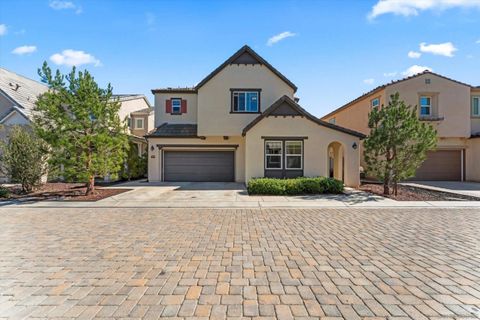 675 Grant Ct Vista CA 92083